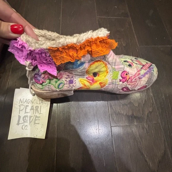 Magnolia Pearl Colorful Bunny Print Slippers. Pristine Condition, Never Worn - Picture 3 of 8